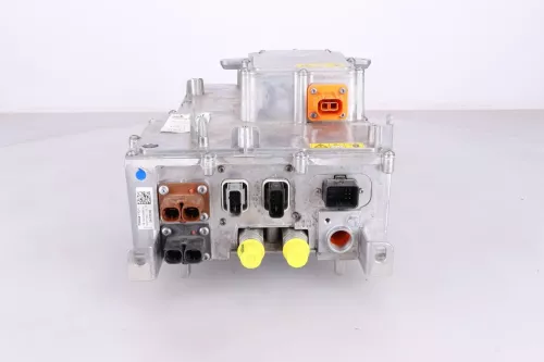 BATTERIE-OBC-LADEGERÄT ÜBER ELEKTROMOTOR/ANSCHLÜSSE CCS+T2 UND